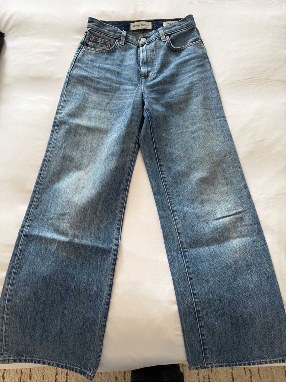 Aritzia Wide-Leg Jeans in Mid Blue